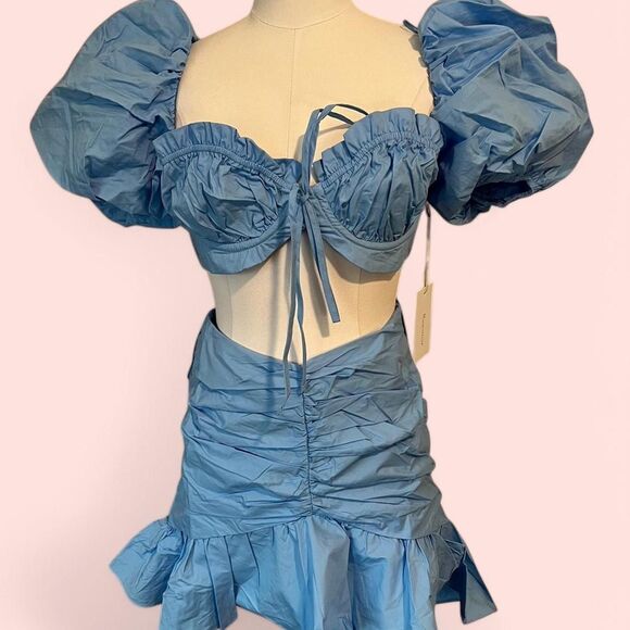 NWT  Rosevelvet puff sleeve crop top with matching  mini skirt. Size medium. - Picture 1 of 7